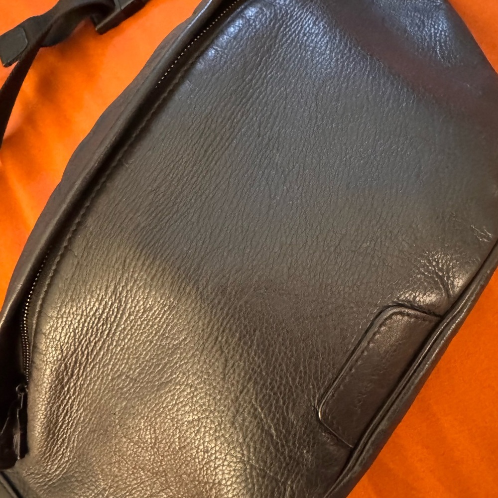 Louis Vuitton Discovery Bumbag PM - Picture 7 of 12